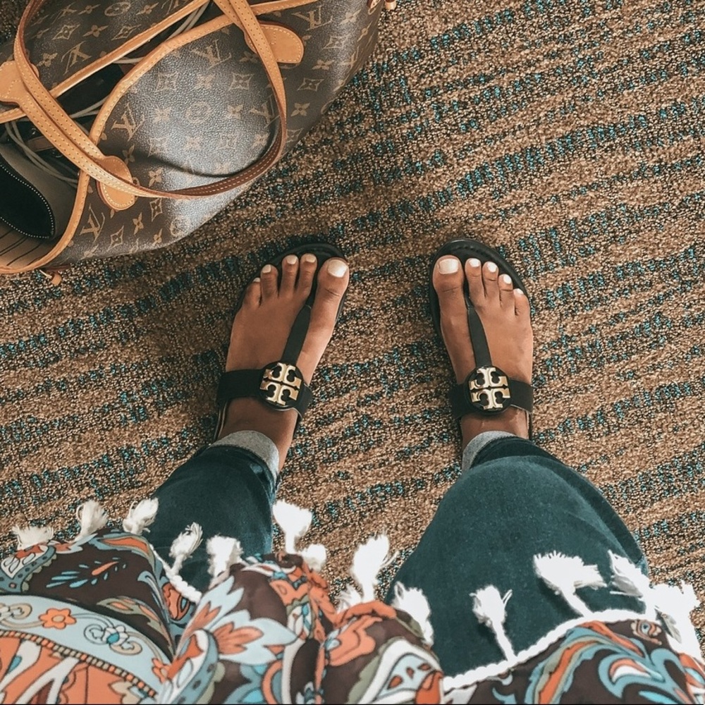 Tory Burch Claire Leather Flat Thong Sandal Black - Picture 14 of 15